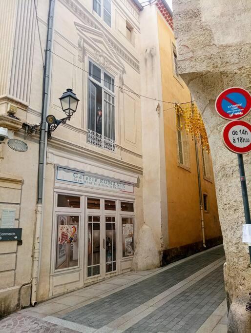Studio Bien Equipe A 2 Pas De La Gare Beziers Exterior photo